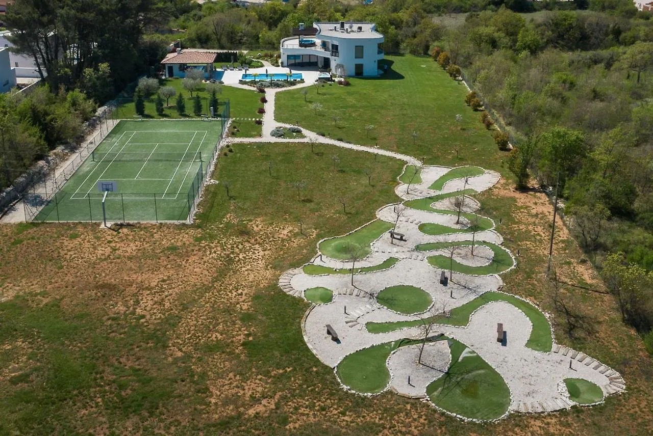 Villa Ladominika Jursici