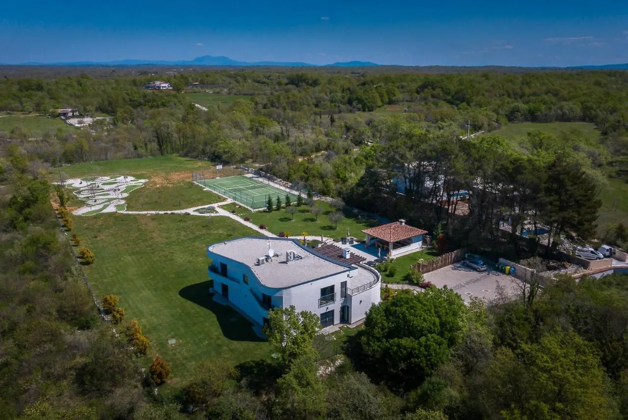 Villa Ladominika Jursici